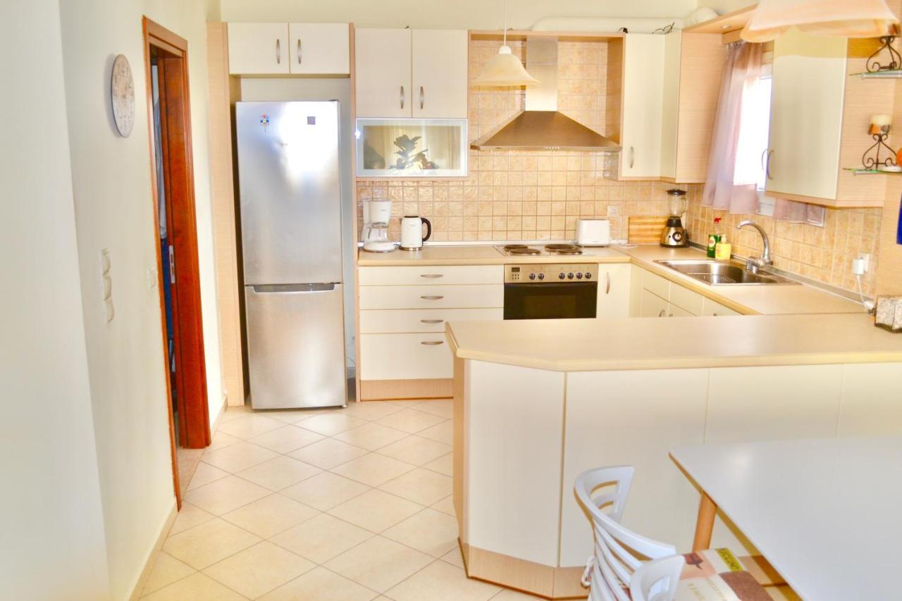 Apartment Giorgos Large Size -family Friendly With Free Parking And Yard Views