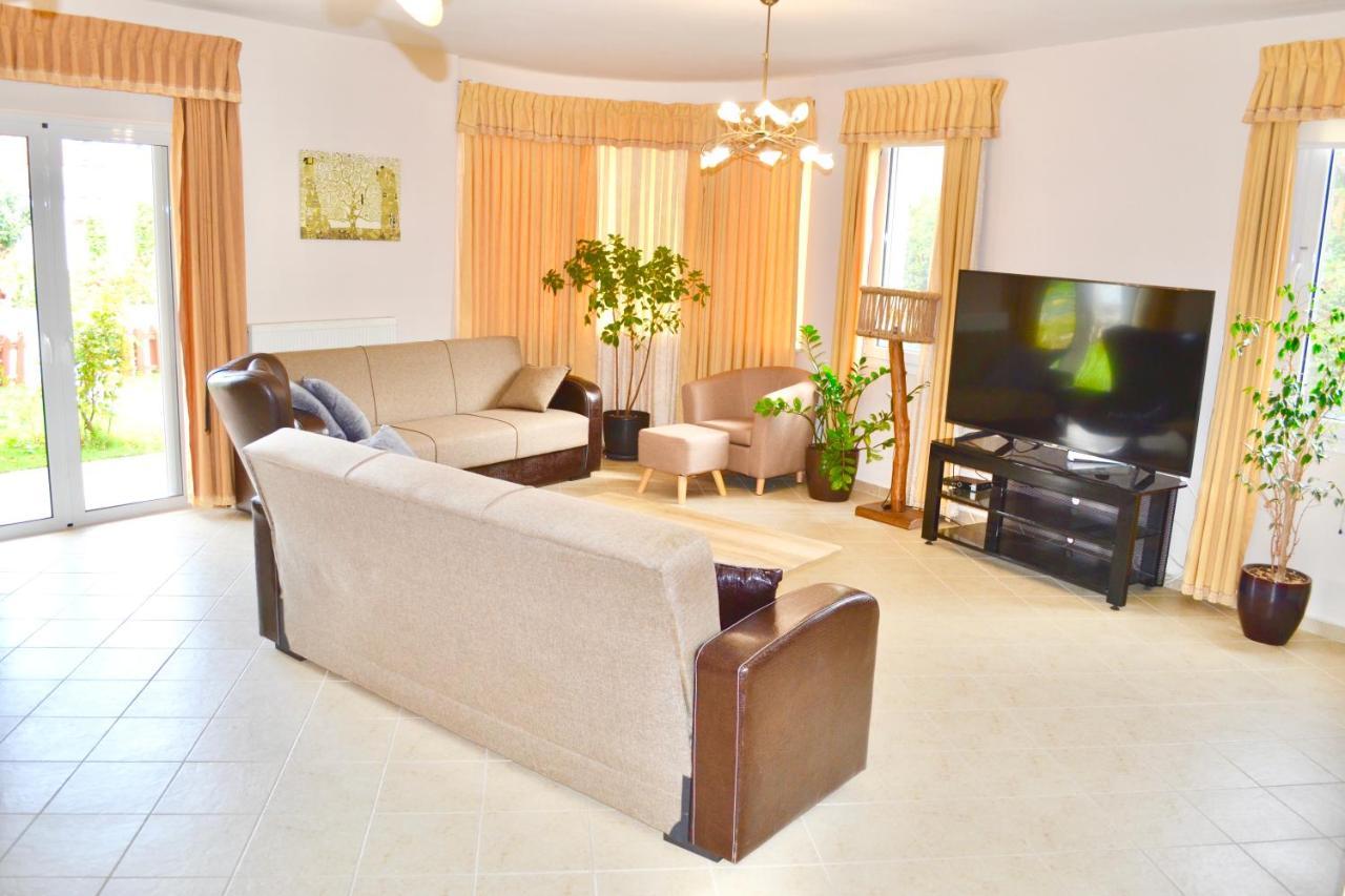 Giorgos Large Size -family Friendly With Free Parking And Yard Views Apartment