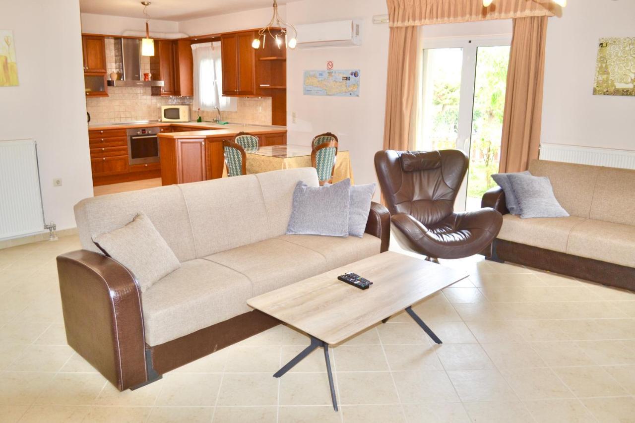 Giorgos Large Size -family Friendly With Free Parking And Yard Views Apartment