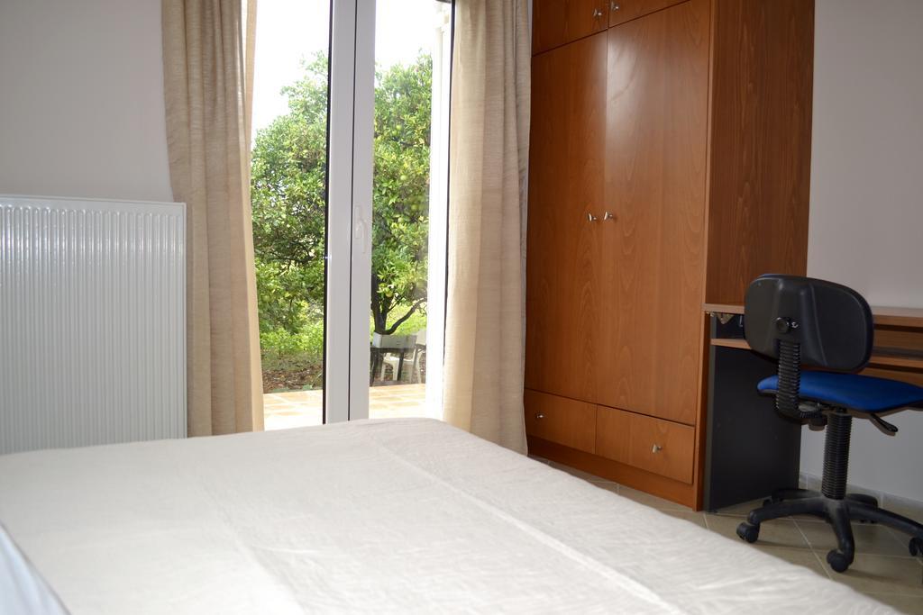 Giorgos Large Size -family Friendly With Free Parking And Yard Views Apartment